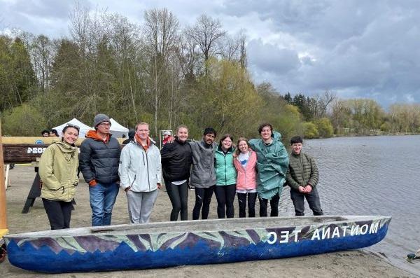 ASCE team with concrete canoe